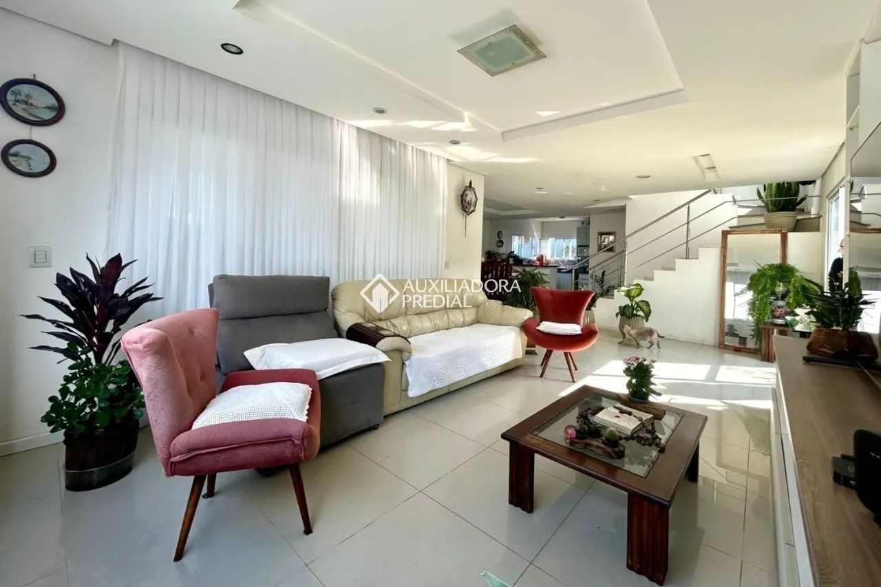 Casa excepcional em Cacupé com piscina, amplo terraço e vista para o mar - Foto 5