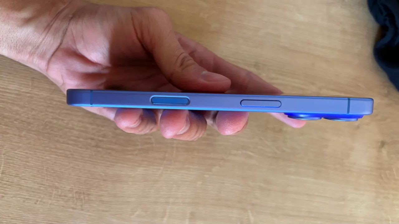 IPhone 16 azul