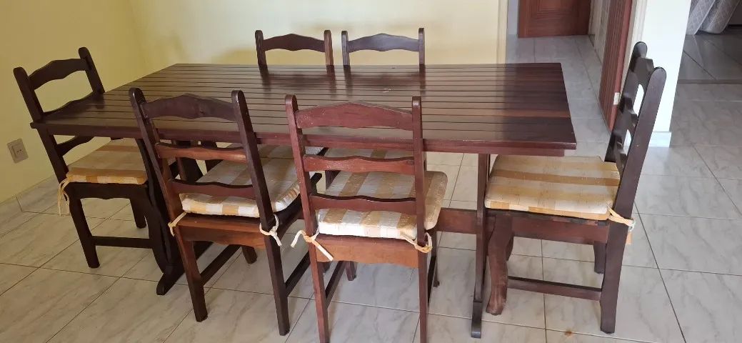 Mesa de madeira 1.80  com 6 cadeiras  - Foto 5