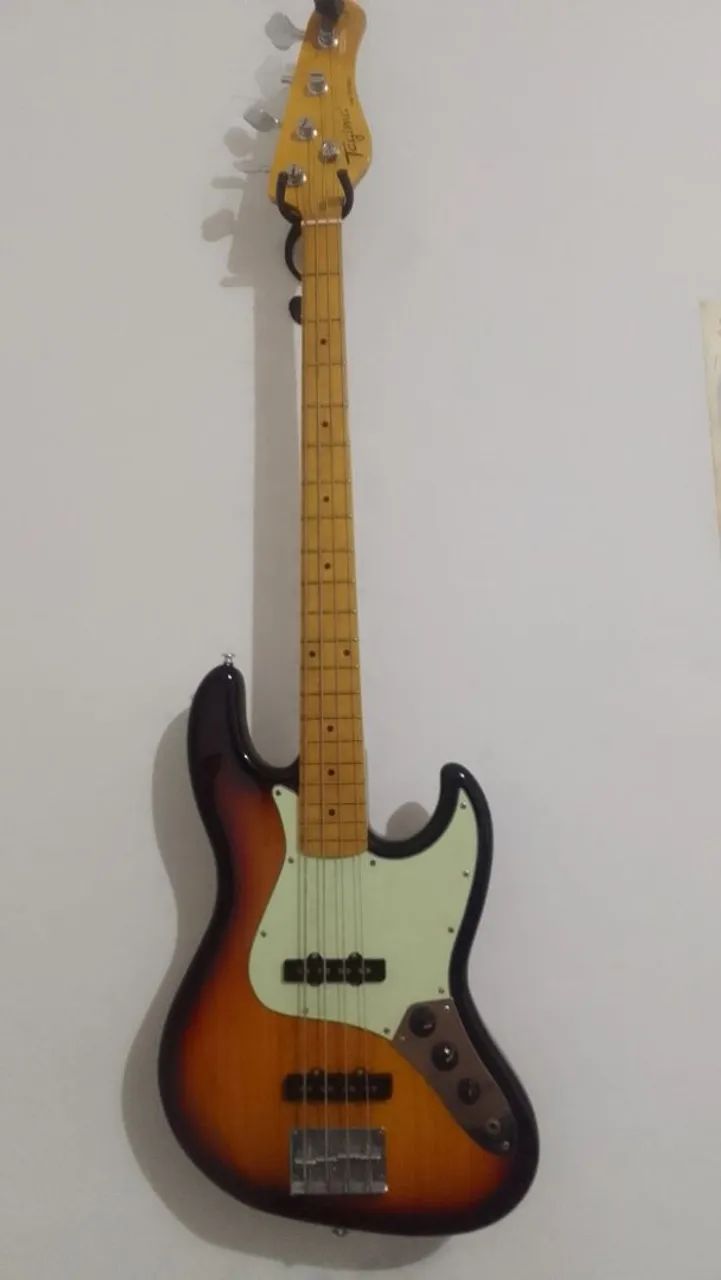 Baixo Tagima TW73 zero.