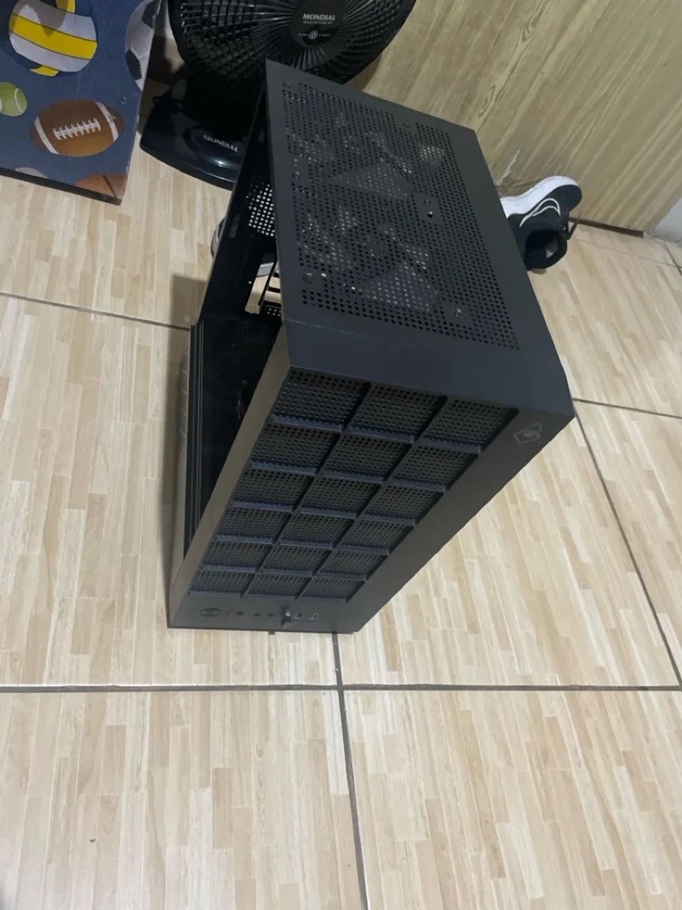 Gabinete compacto