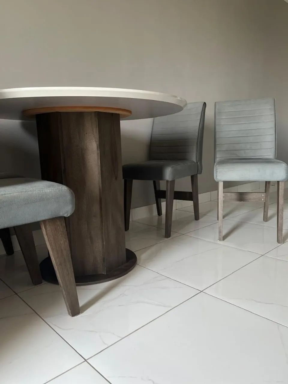 Mesa com 4 cadeiras  - Foto 3