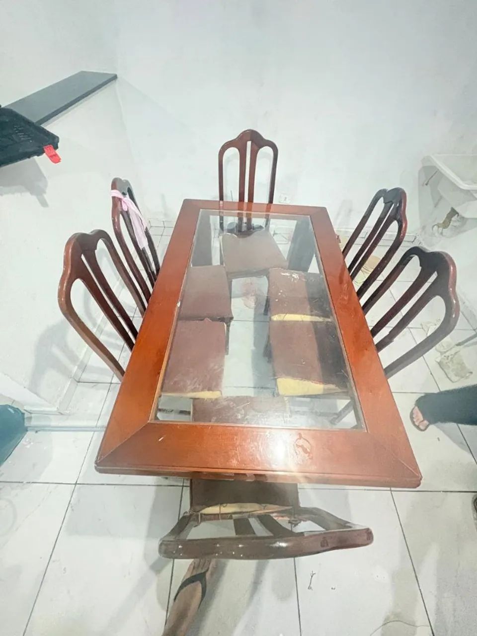 Mesa + 6 Cadeiras em Madeira e Tampo de Vidro - Foto 3