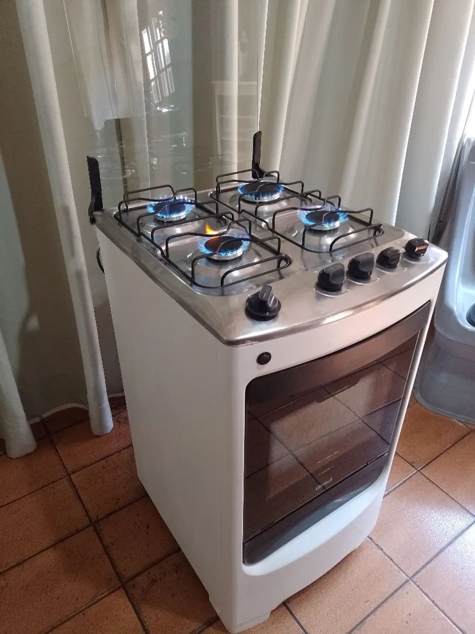 Fogão 04 bocas, funcionando perfeitamente, acendimento eletrico,marca Consul  - Foto 4