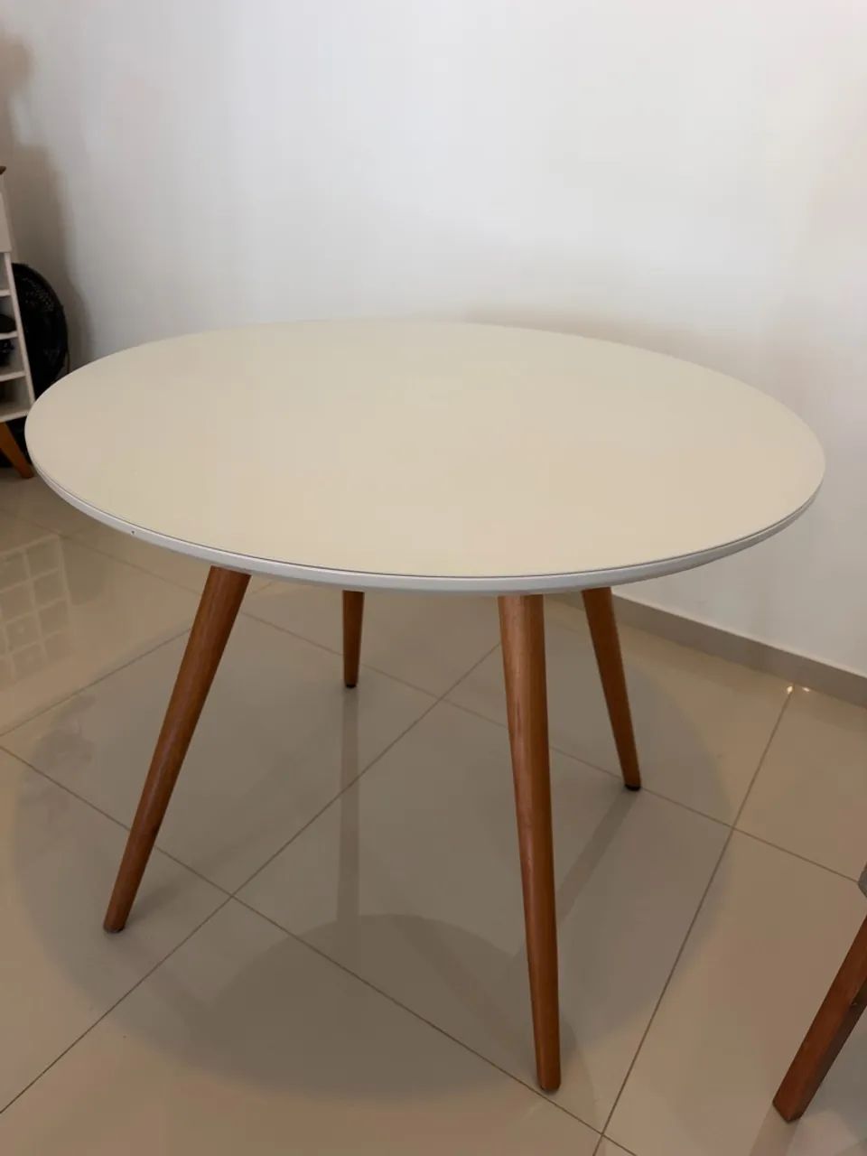 Vendo mesa com duas cadeiras - Foto 2