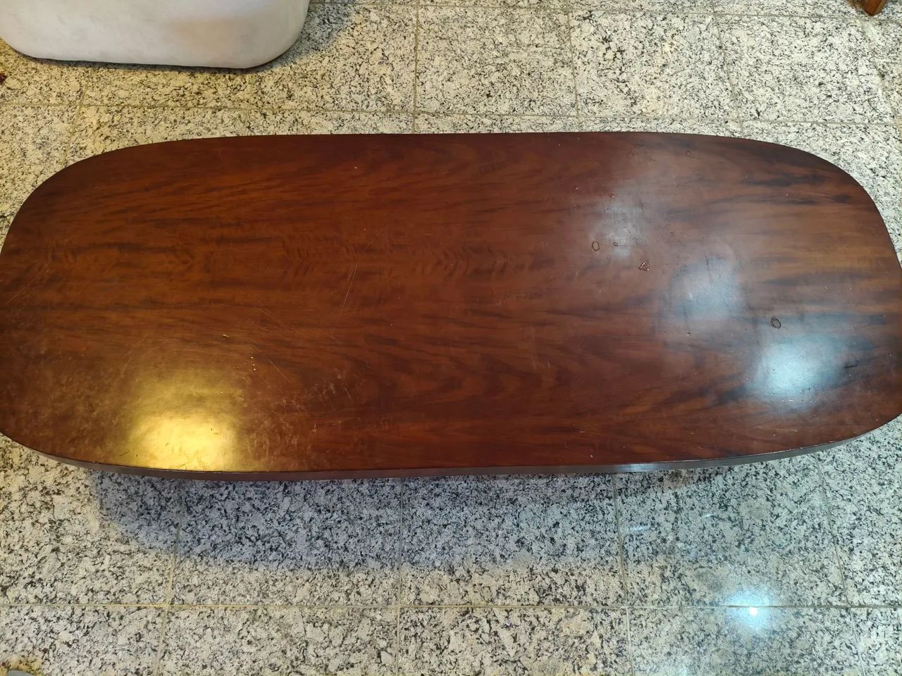 Mesa de centro amadeirada com cantos arredondados - Foto 3
