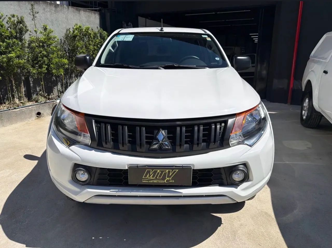 Mitsubishi L200 TRI. OUTD. GLX 2.4 CD 4X4 DIE. MEC. 2025