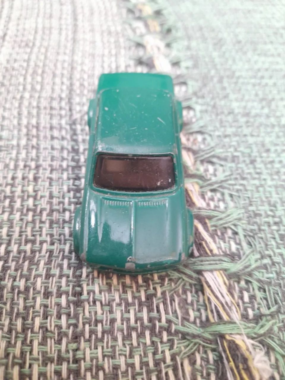 Carrinho Hot Wheels BMW 2002 na cor verde - Foto 3