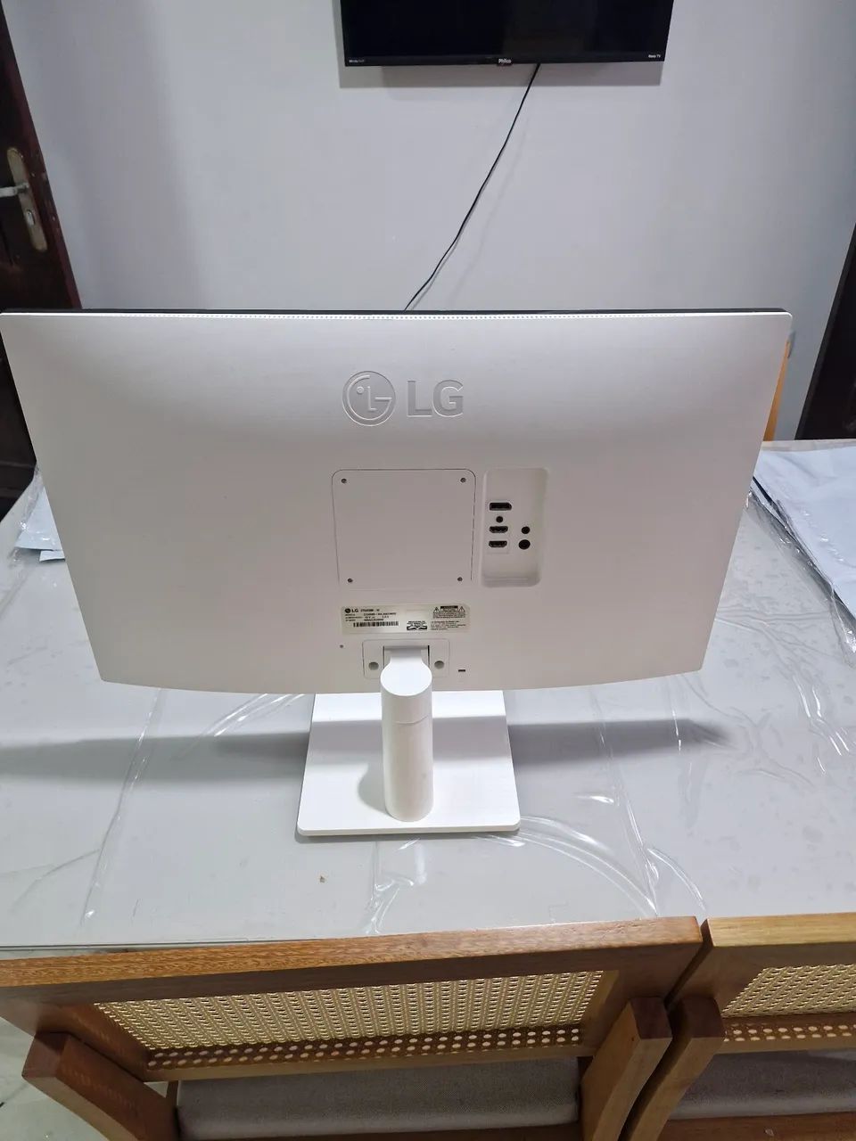 Monitor 4k Ultrafine 27 polegadas Ips - tela quebrada para aproveitamento das peças - Foto 3