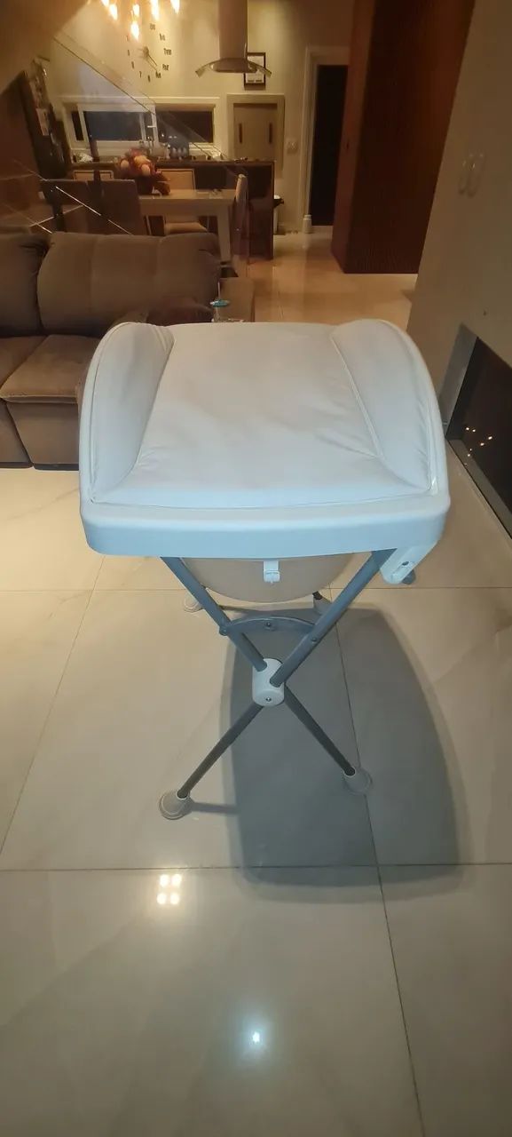 Banheira Tchibum branca, novíssima, com suporte e trocador. Pouquíssimo uso! - Foto 3