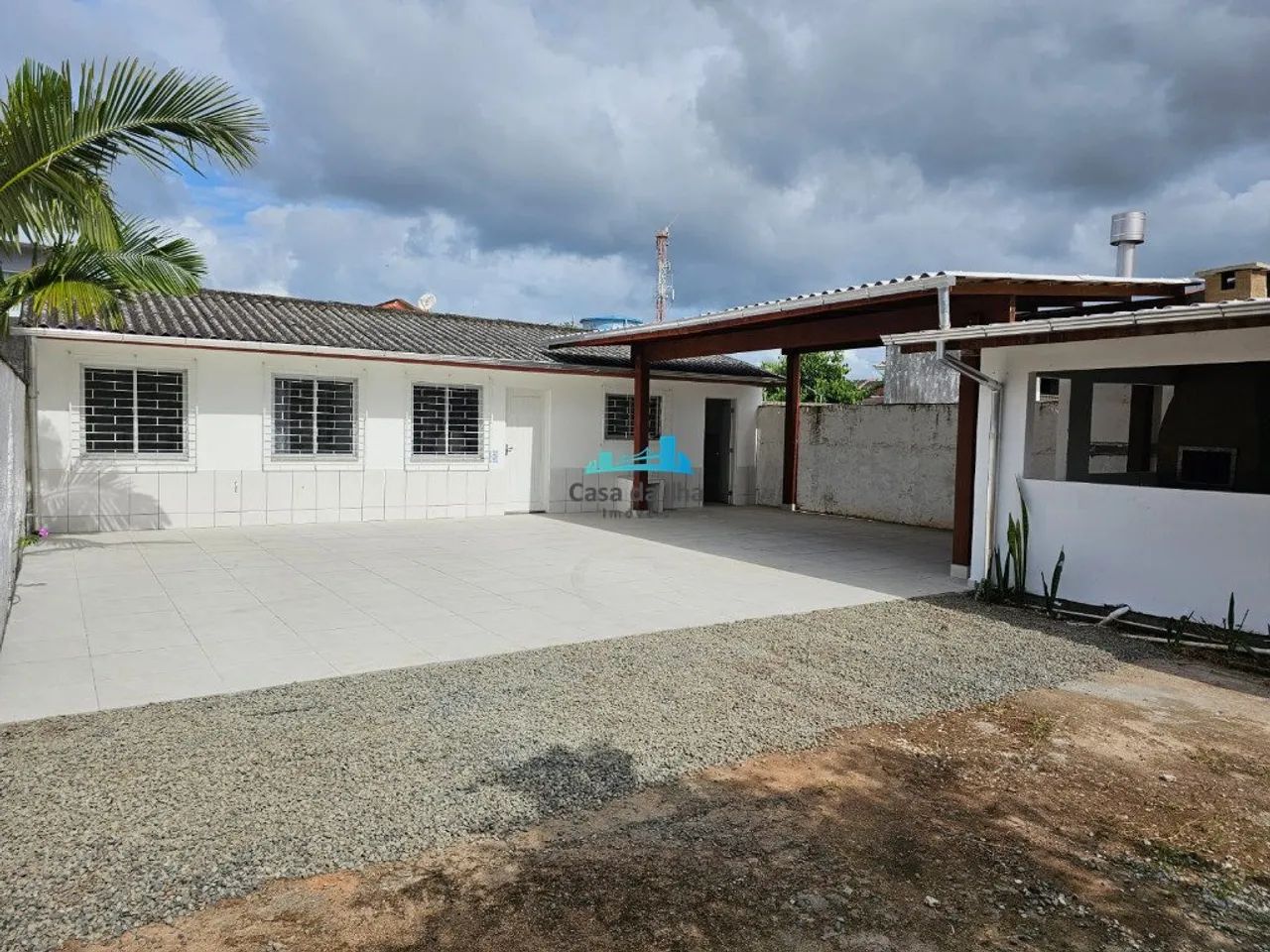 Casa no bairro Carianos com terreno amplo 432 m² - Foto 2
