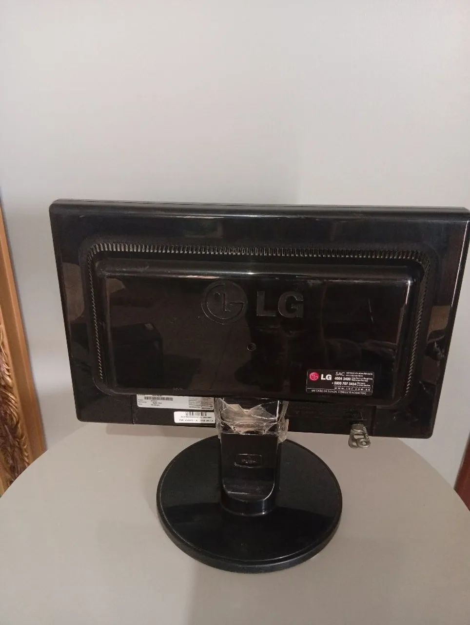 MONITOR LCD LG 16 POLEGADAS 443789766684190721