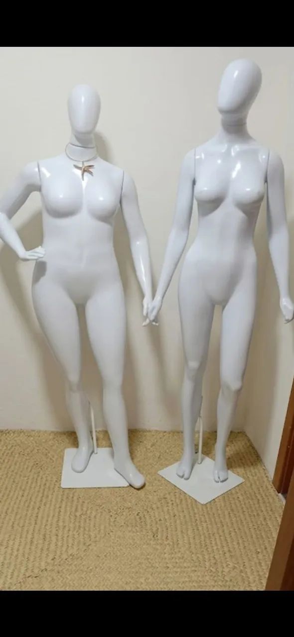 Vende-se dois manequins semi novos 