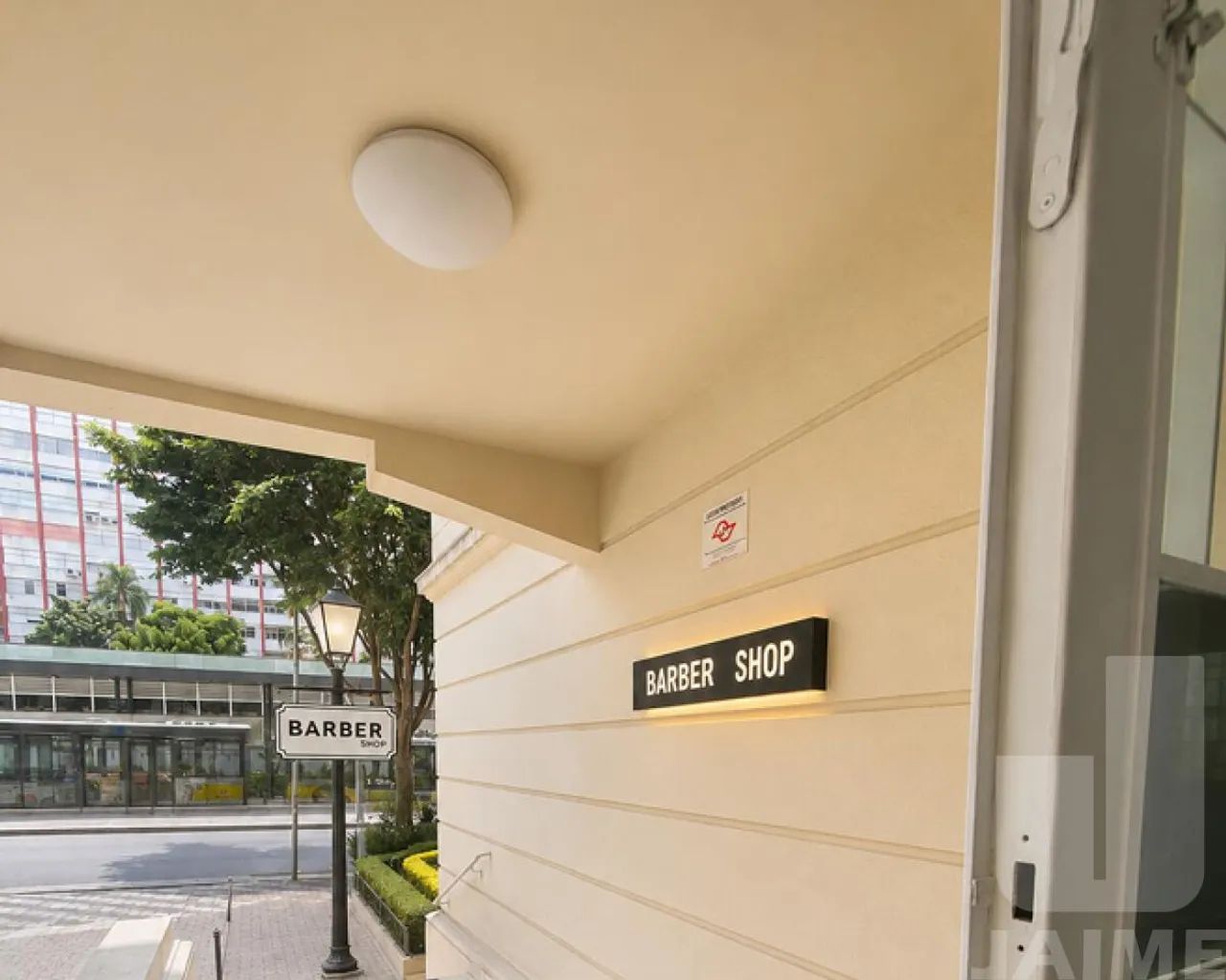 Loja Comercial Térrea localizada em Edifício Arquitetura NeoClássica - Foto 3
