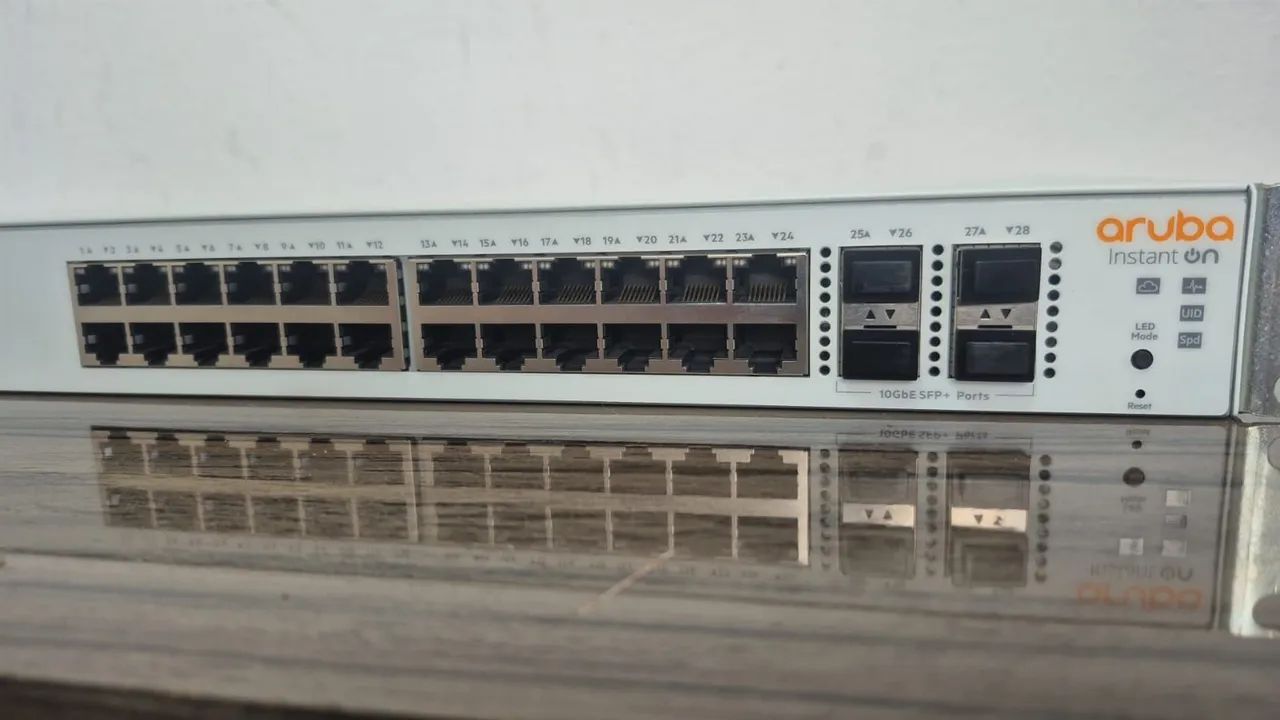 Switch Gerenciável HPE Aruba 1930 24G - Foto 2