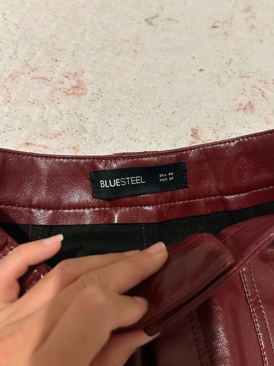 Short saia vermelho couro fake  - Foto 4
