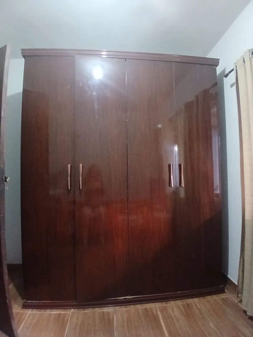 Vendo quarda roupa madeira mogno