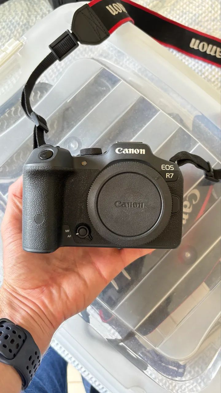 EOS R7
