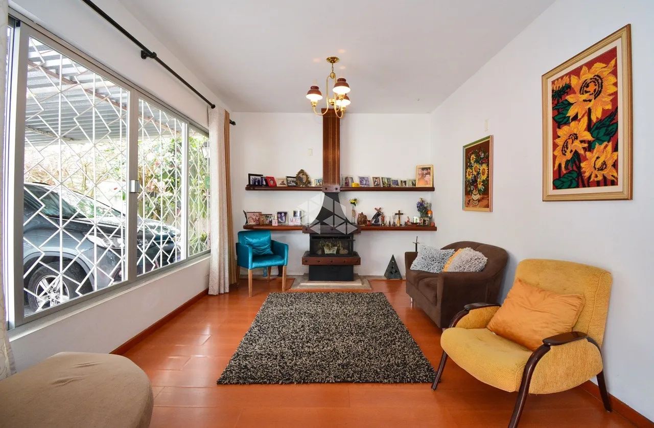 CASA RESIDENCIAL À VENDA COM 5 QUARTOS SENDO 2 SUÍTES E 2 VAGAS DE GARAGEM NO BAIRRO CANTO