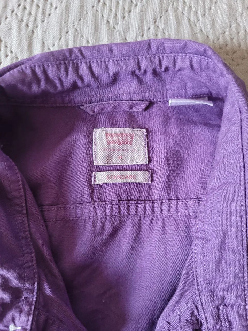 Camisa social roxa Levi's M - Foto 2