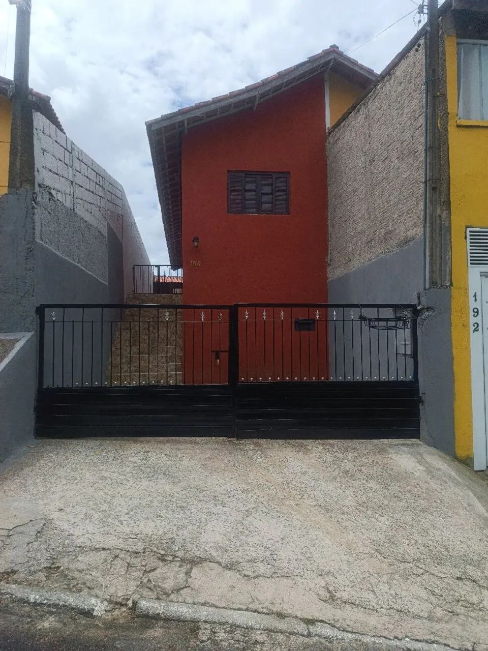 VENDO CASA INDIVIDUAL  EM COTIA