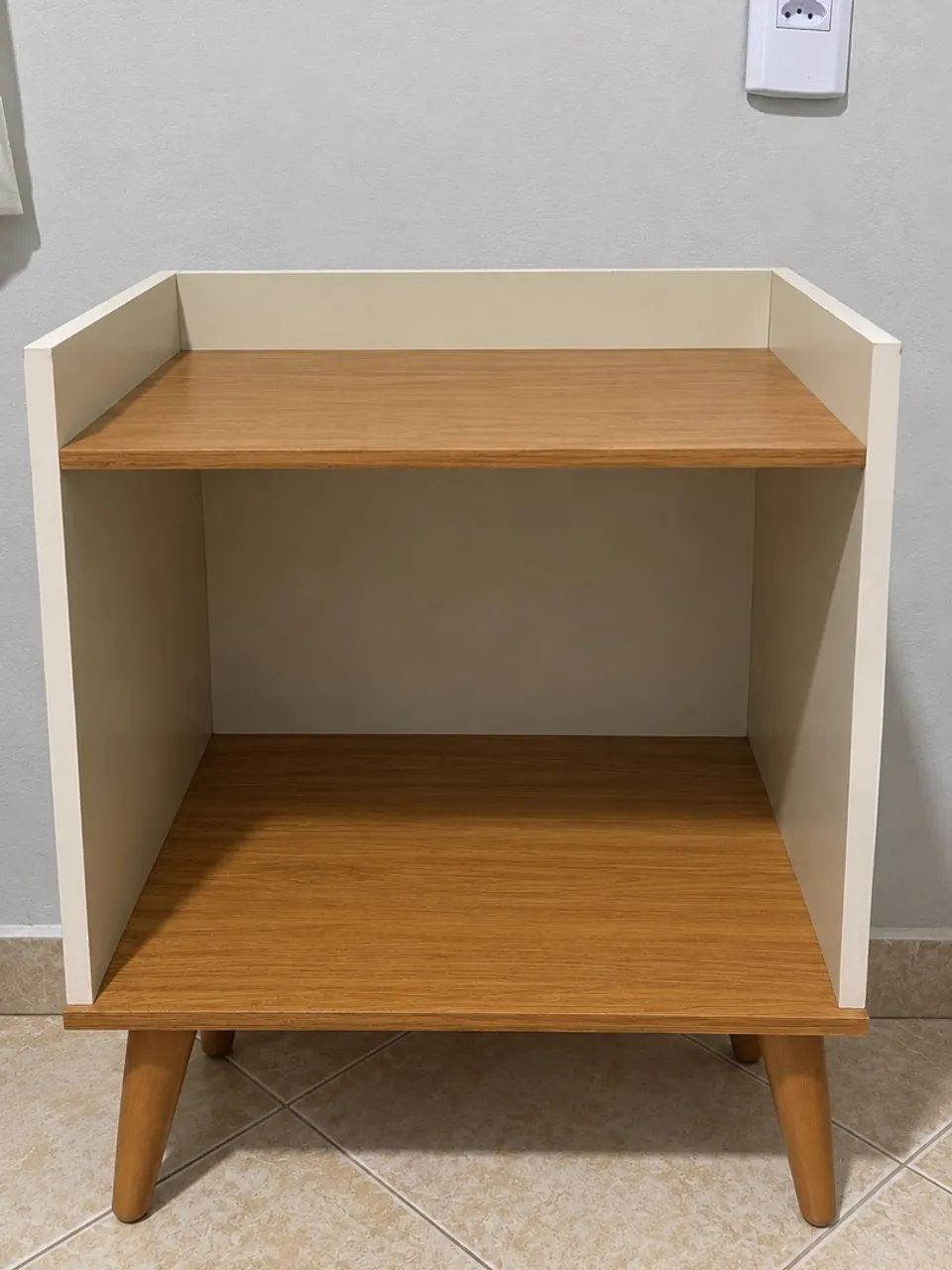 Mesinha de cabeceira 