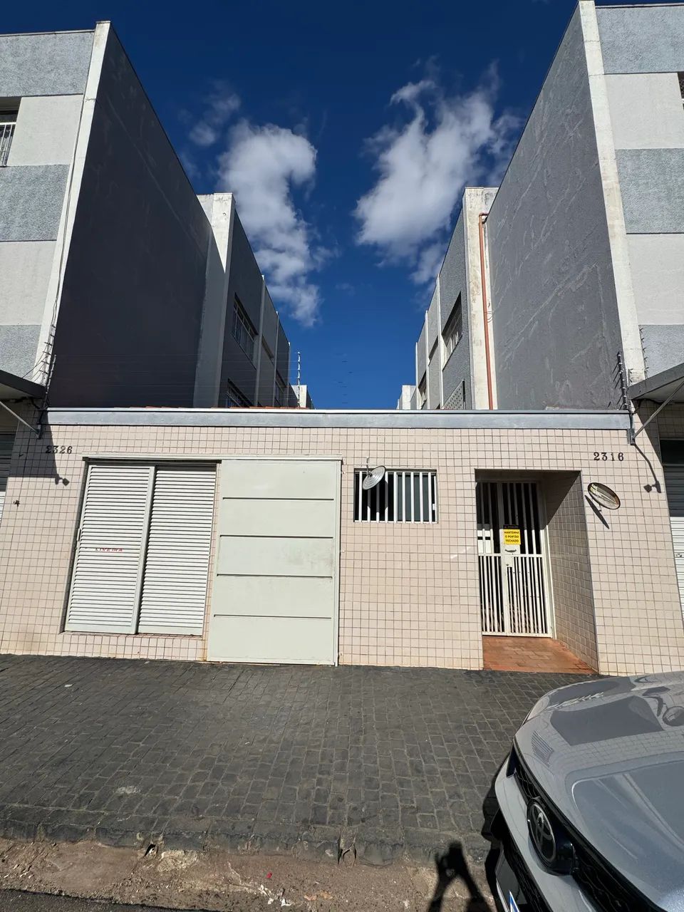 Aparamento 2 quadros/1 banheiro. 