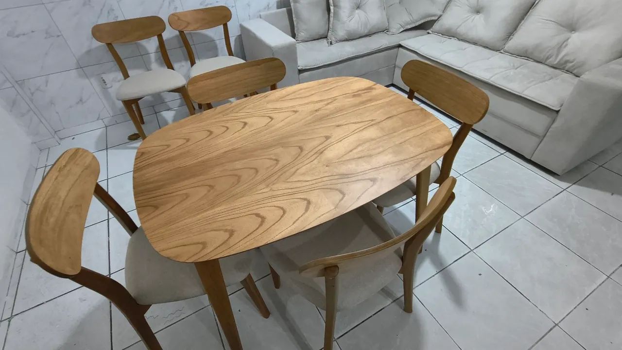 Mesa de madeira maçisa, de sala de jantar - Foto 3