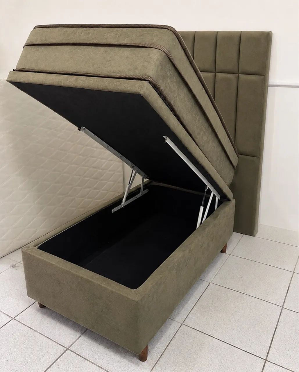 Cama solteiro base baú , colchão e molas e cabeceira 
