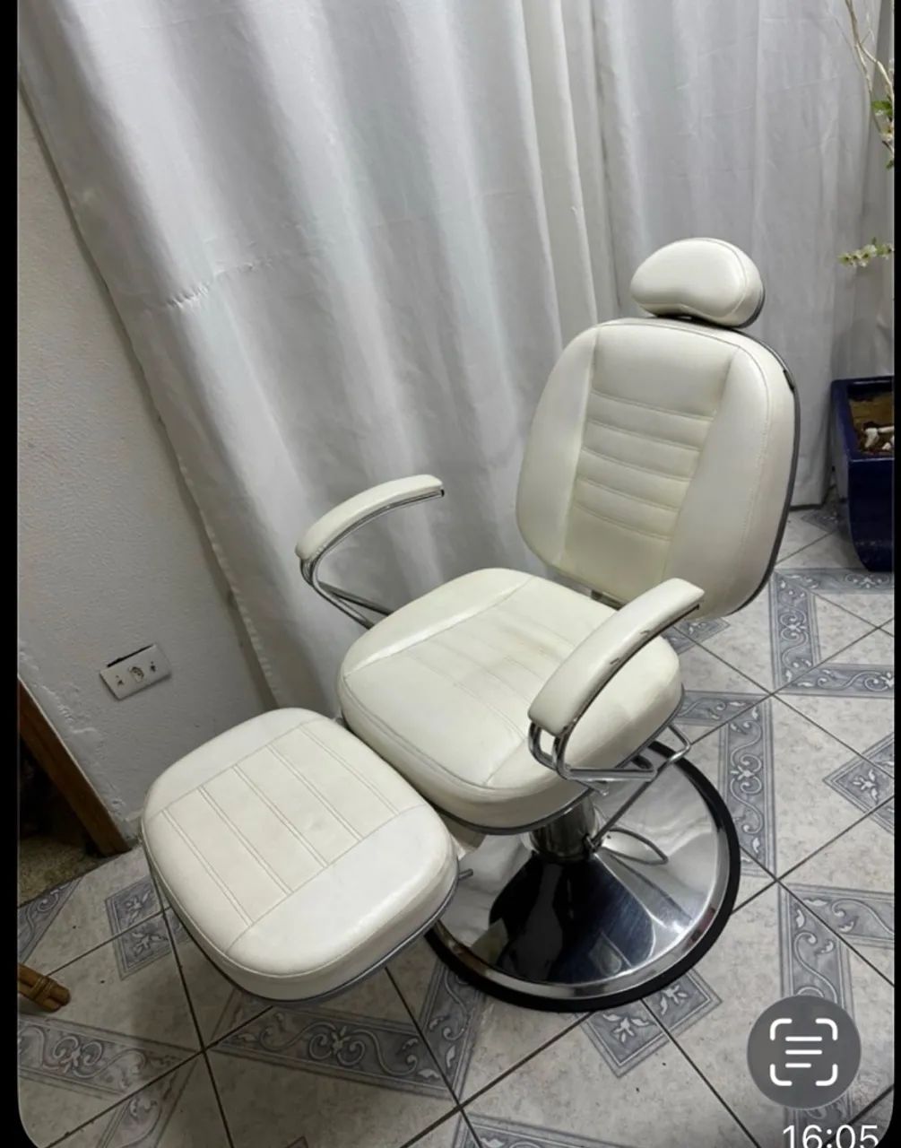 Cadeira de podologia e estética  semi automática 