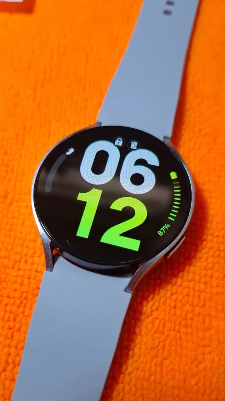 Galaxy Watch 6 44mmLTE + Bt (praticamente novo)