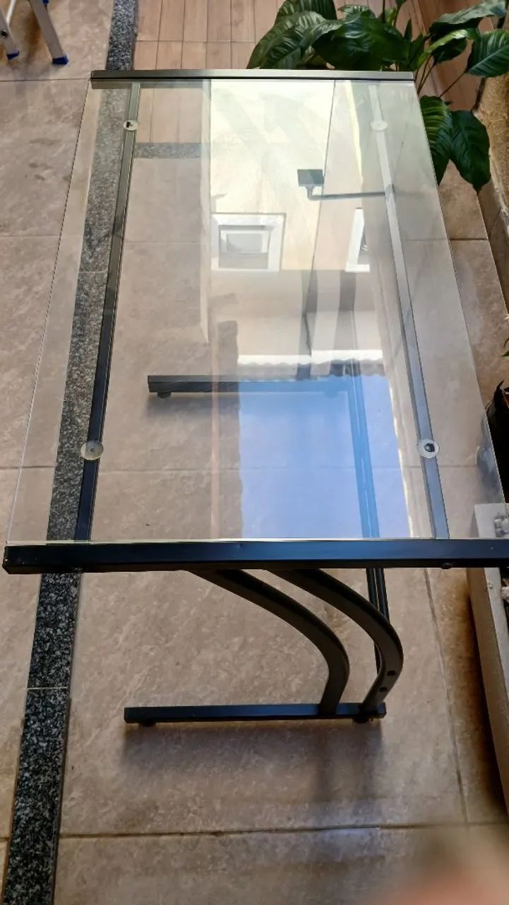 MESA / ESCRIVANINHA EM VIDRO E FERRO PRETO