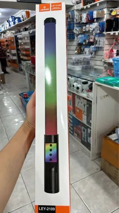 Bastão de LED RGB Lehmox LEY-2109 com Controle Remoto - Iluminador p FotoVídeoLives - Foto 2