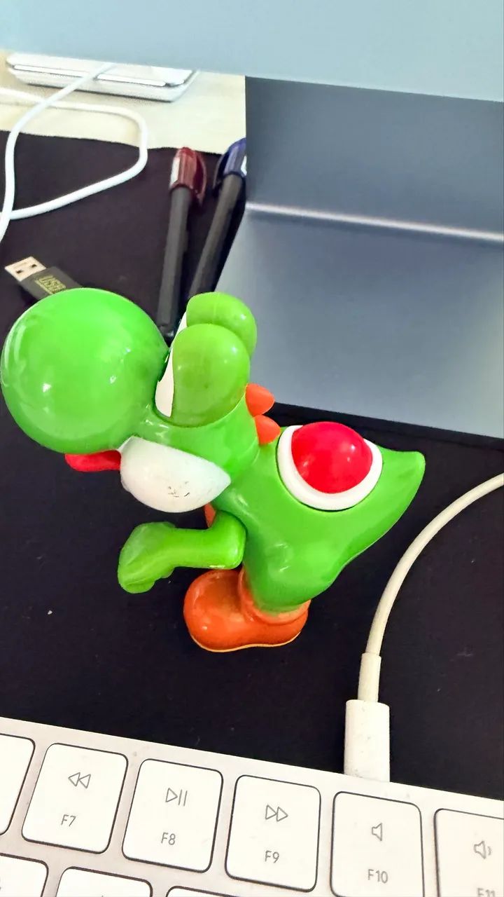 Yoshi colecionável com língua retrátil  - Foto 4