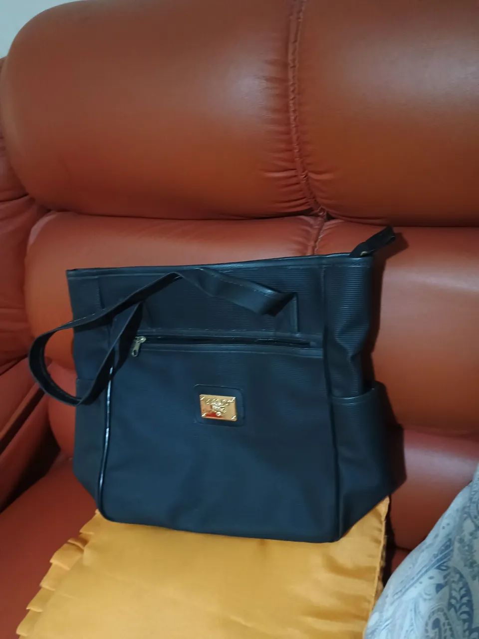 Duas bolsas quase novas