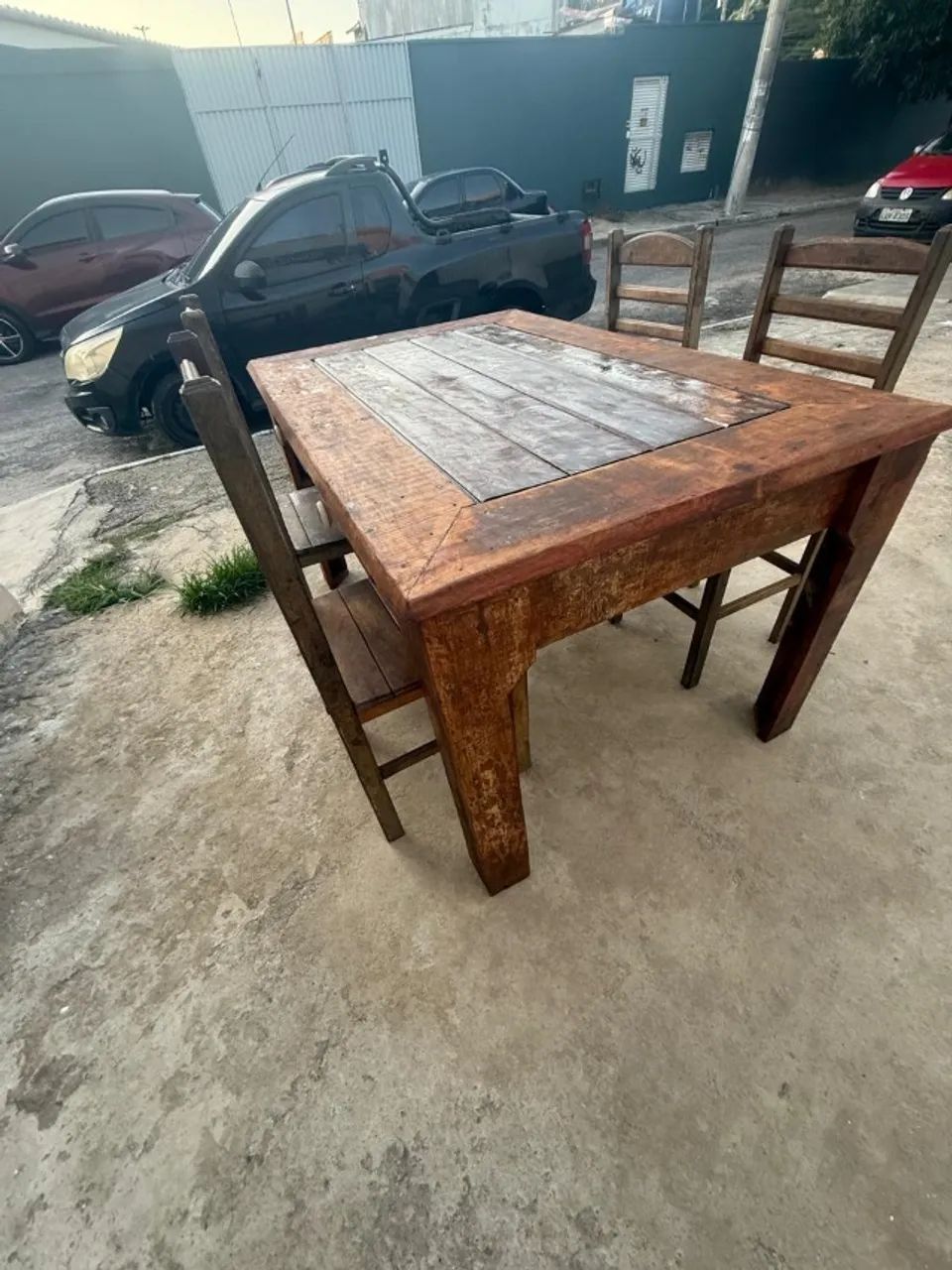 vendo mesa rustica c/ 2 bancos e 2 cadeiras  - Foto 2