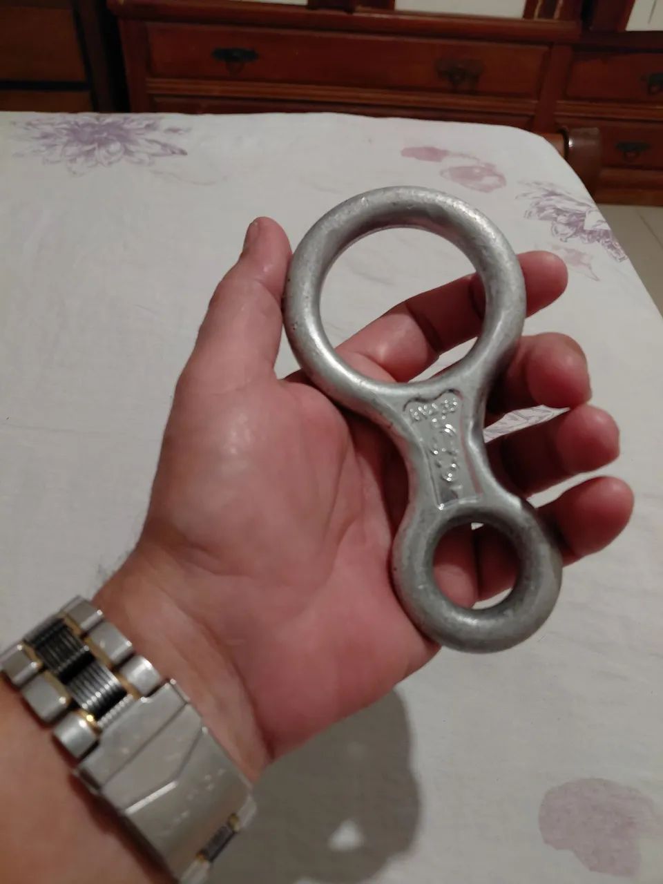 Descensor tipo "oito".