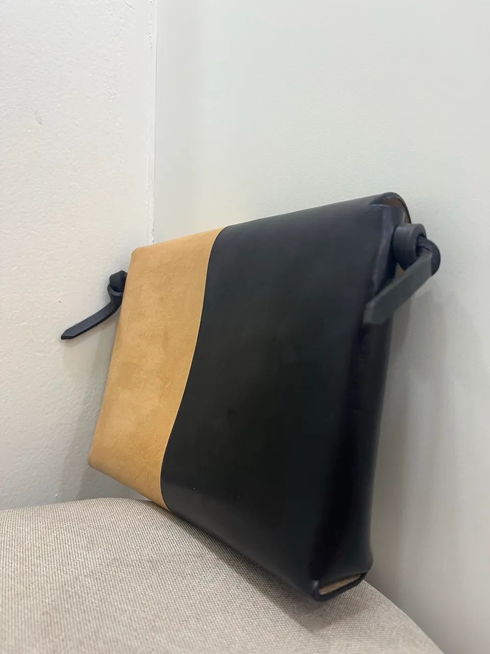 Bolsa couro estilo carteiro bicolor - Foto 2