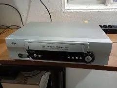 Vídeo cassete JVC mono sem controle