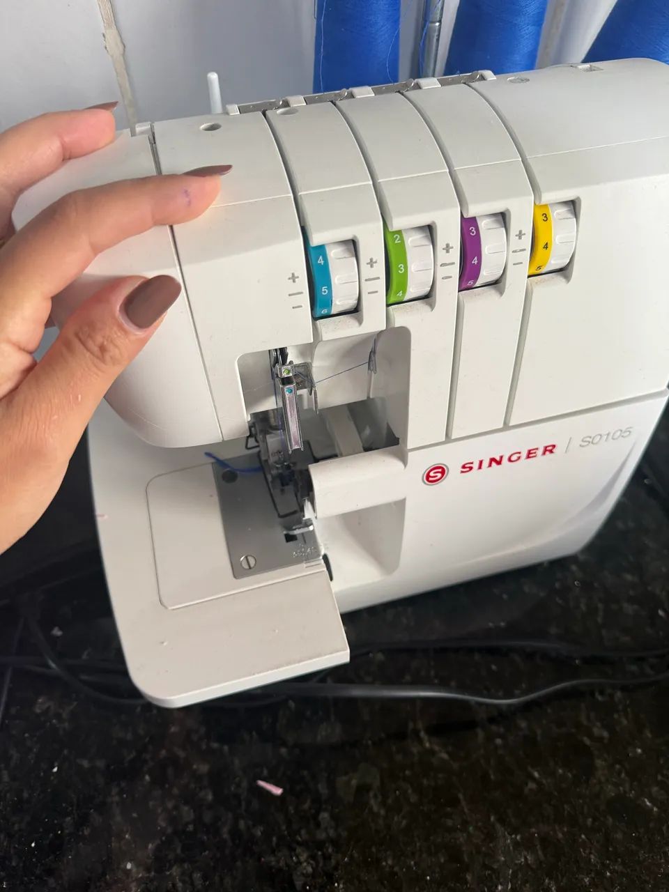 Maquina de Costura Singer Overloque 110V - Foto 3
