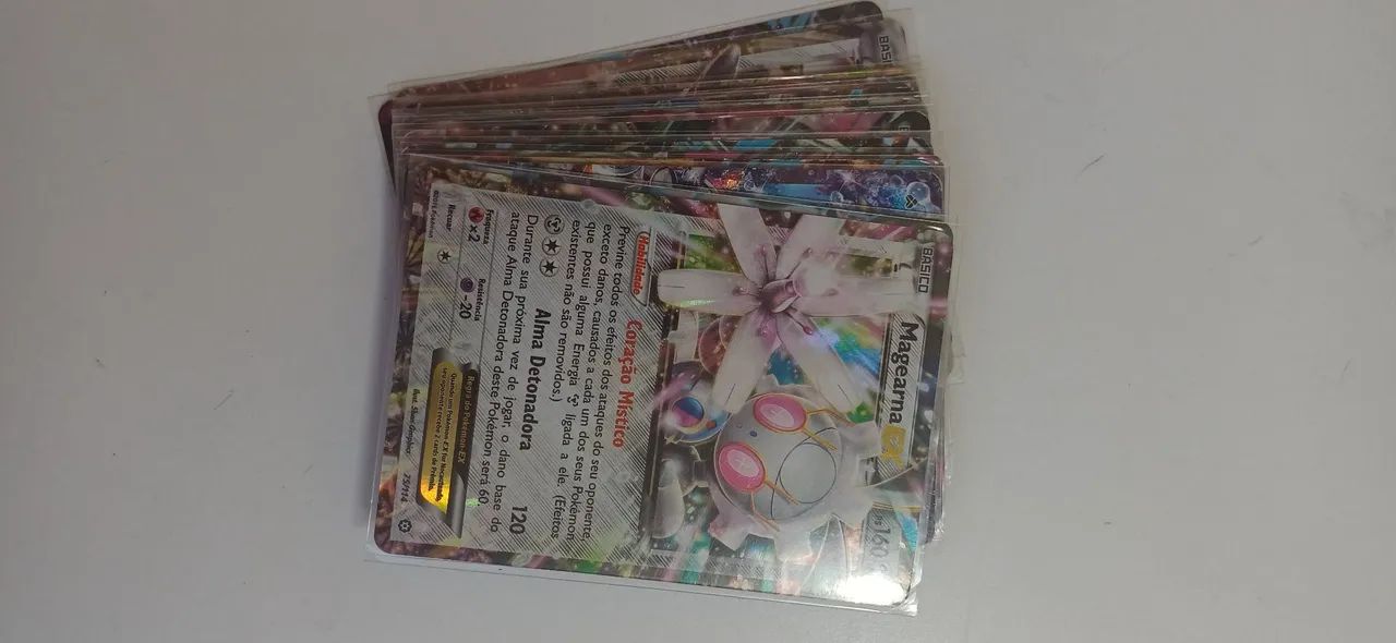 CARTAS POKÉMON + ÁLBUM + BRINDES