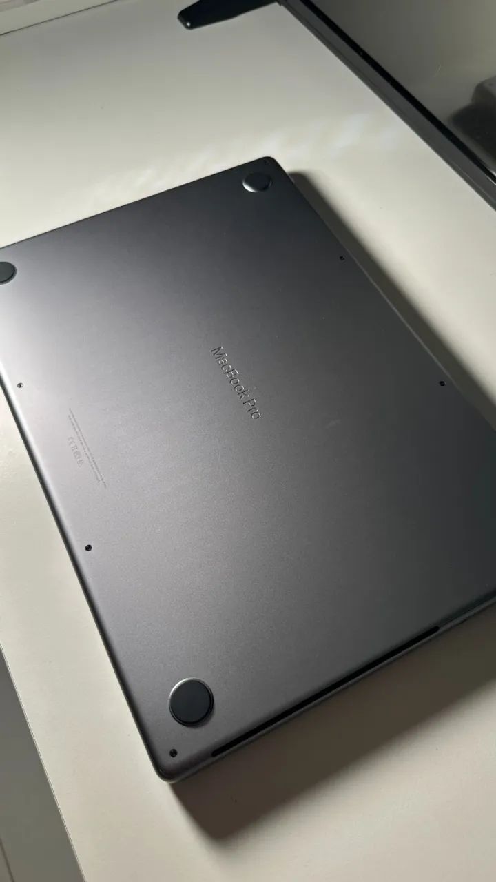 Macbook Pro M1 Pro - 16 Polegadas - 16GB Ram 512GB SSD - Notebooks