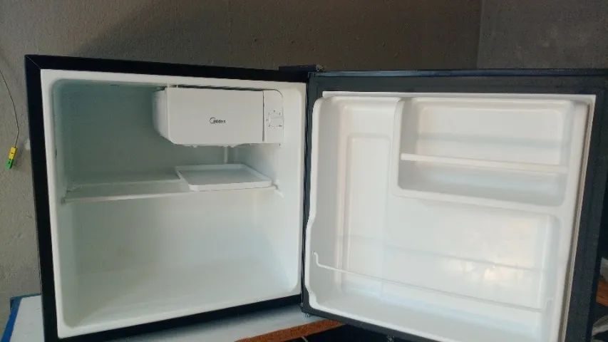 Frigobar praticamente novo. R$500,00 no Pix whatsapp: 86- *