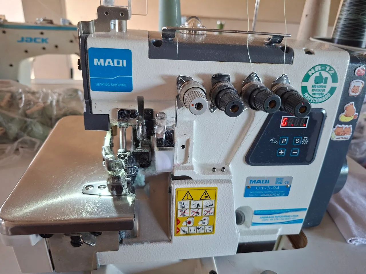 Máquina overloque  - Foto 2