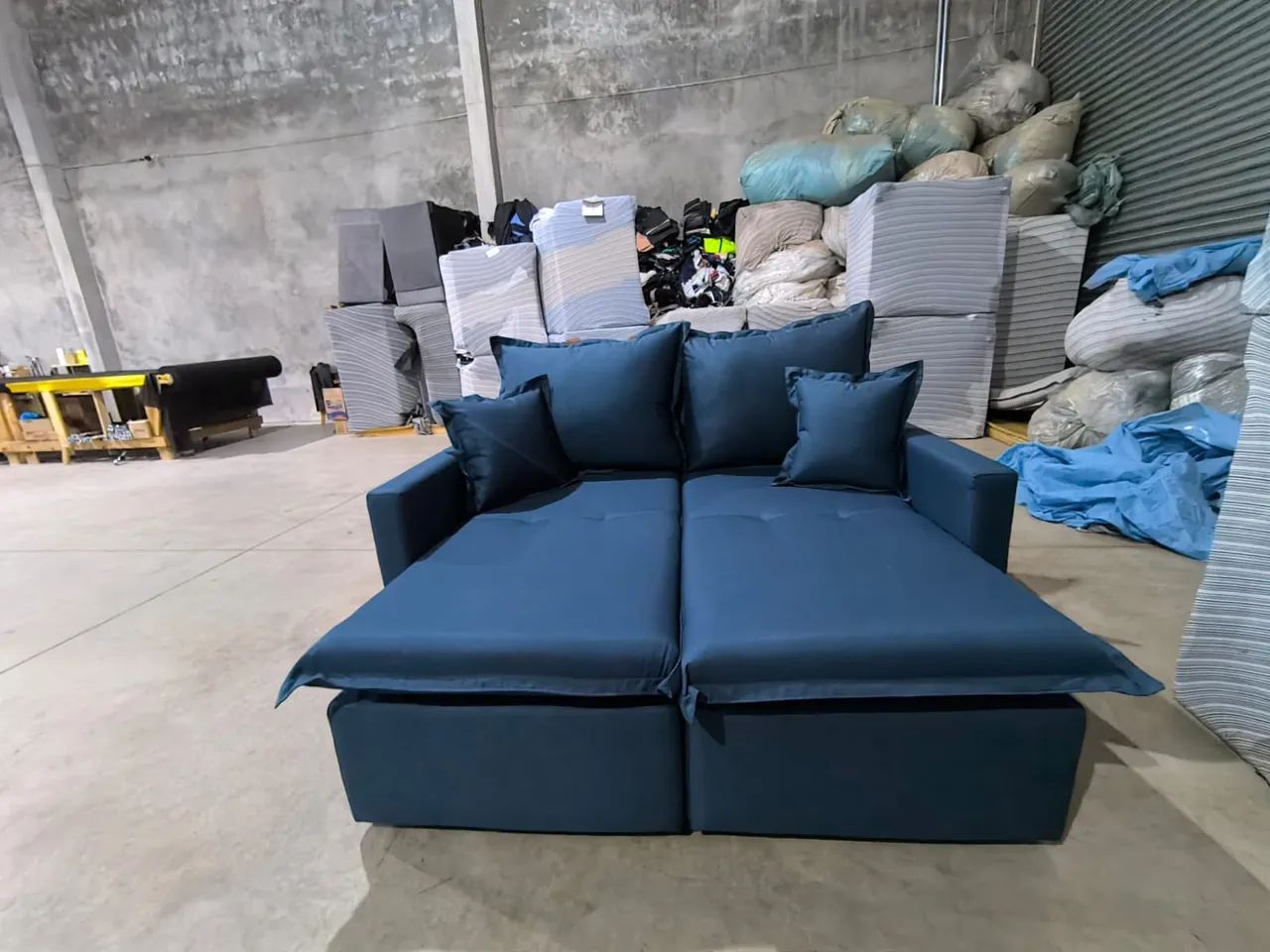 Sofá cama  zero caixa tecido linho azul dimensões 1.60x1.50 espuma D33 de qualidade  - Foto 3