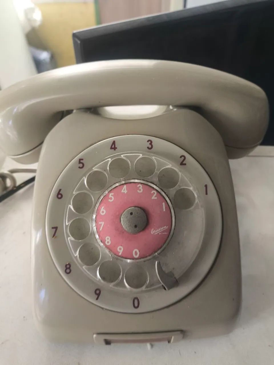 Telefone antigo década 50
