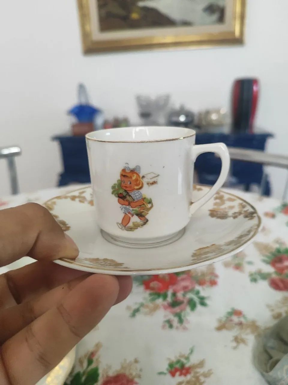 Jogo Louça com 3 Xícaras e 2 pratos um sobremesa e um de chá Porcelana real - Foto 3