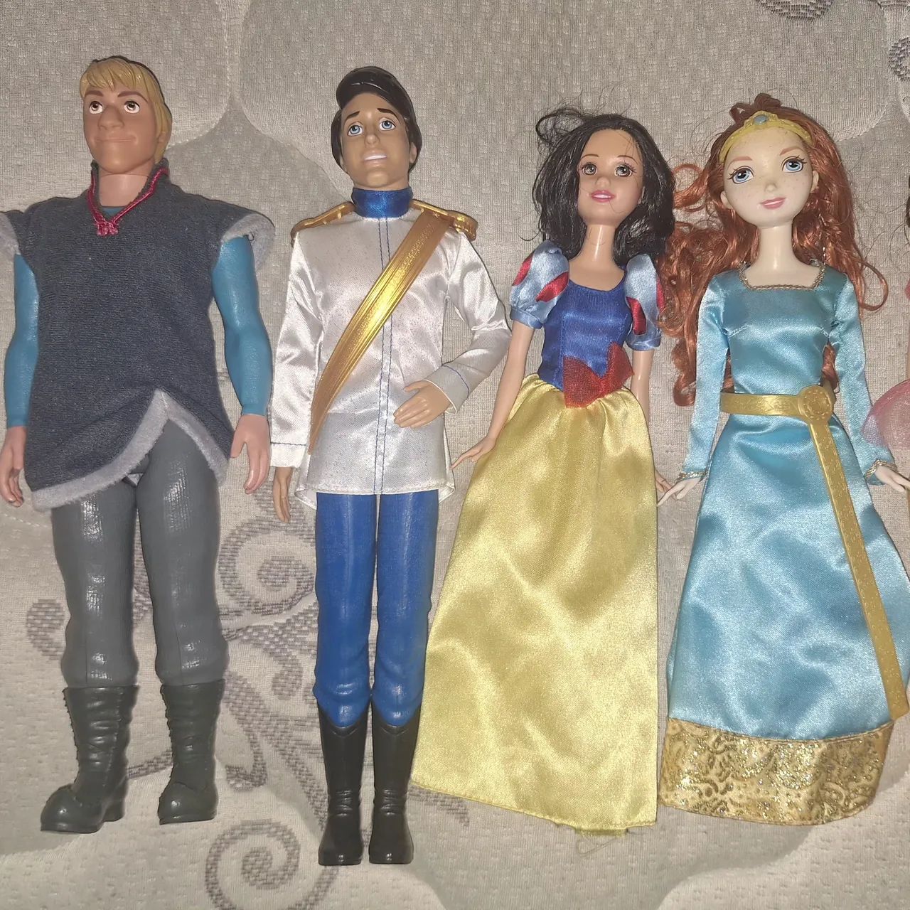 08 bonecos e bonecas de Princesas e Príncipes - Foto 2