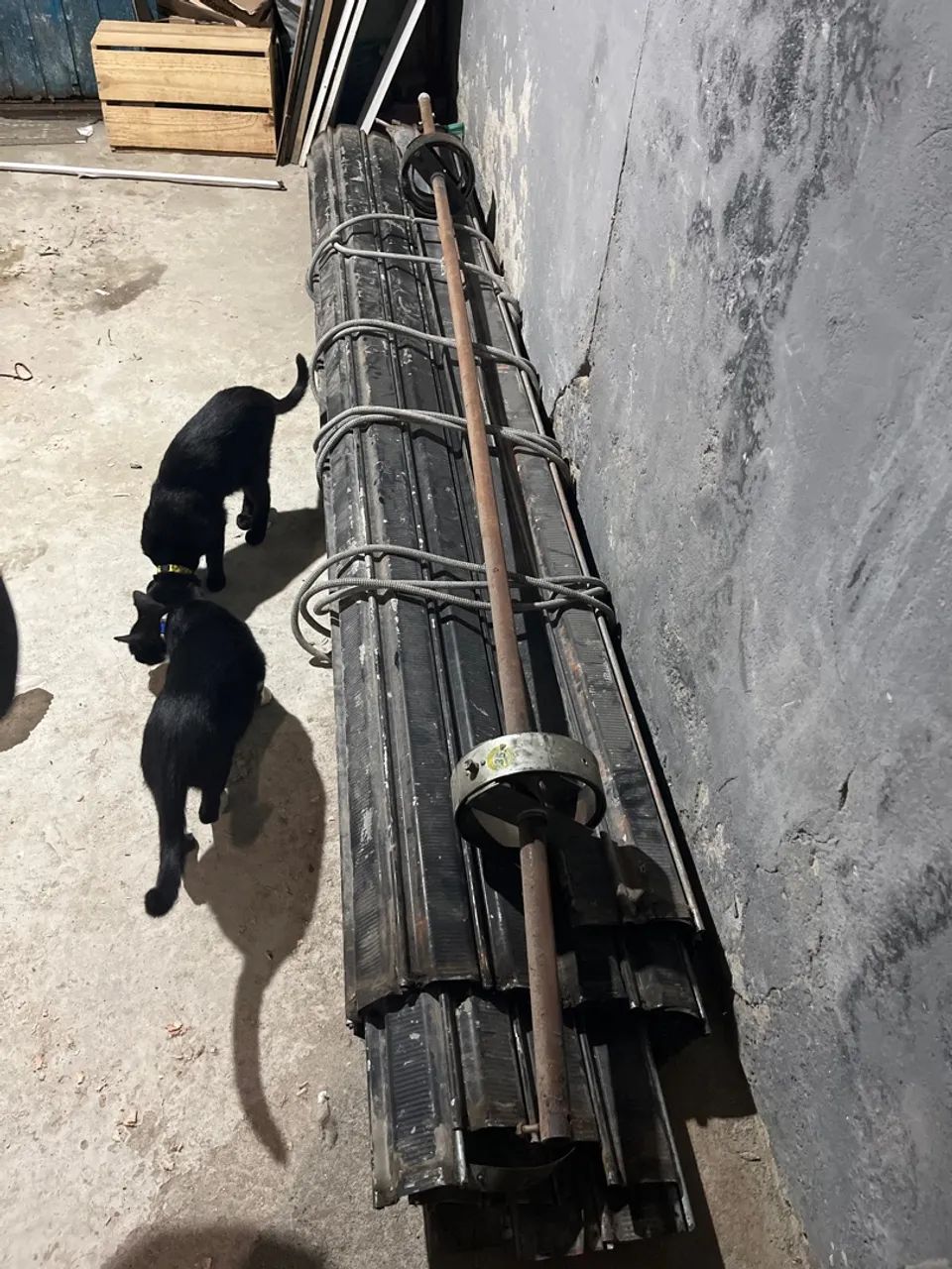 Vendo portão de aço para comércio (2,70mX2,70m) - Foto 4