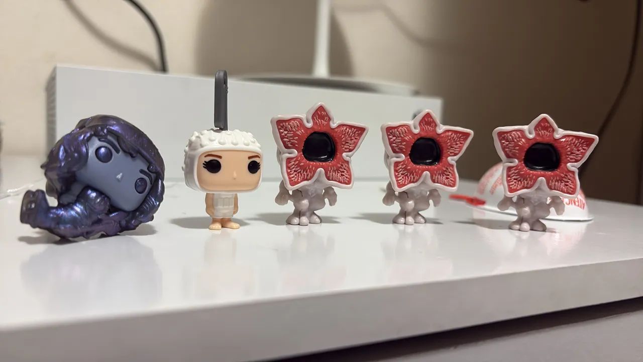 Stranger Things Kinder Joy 